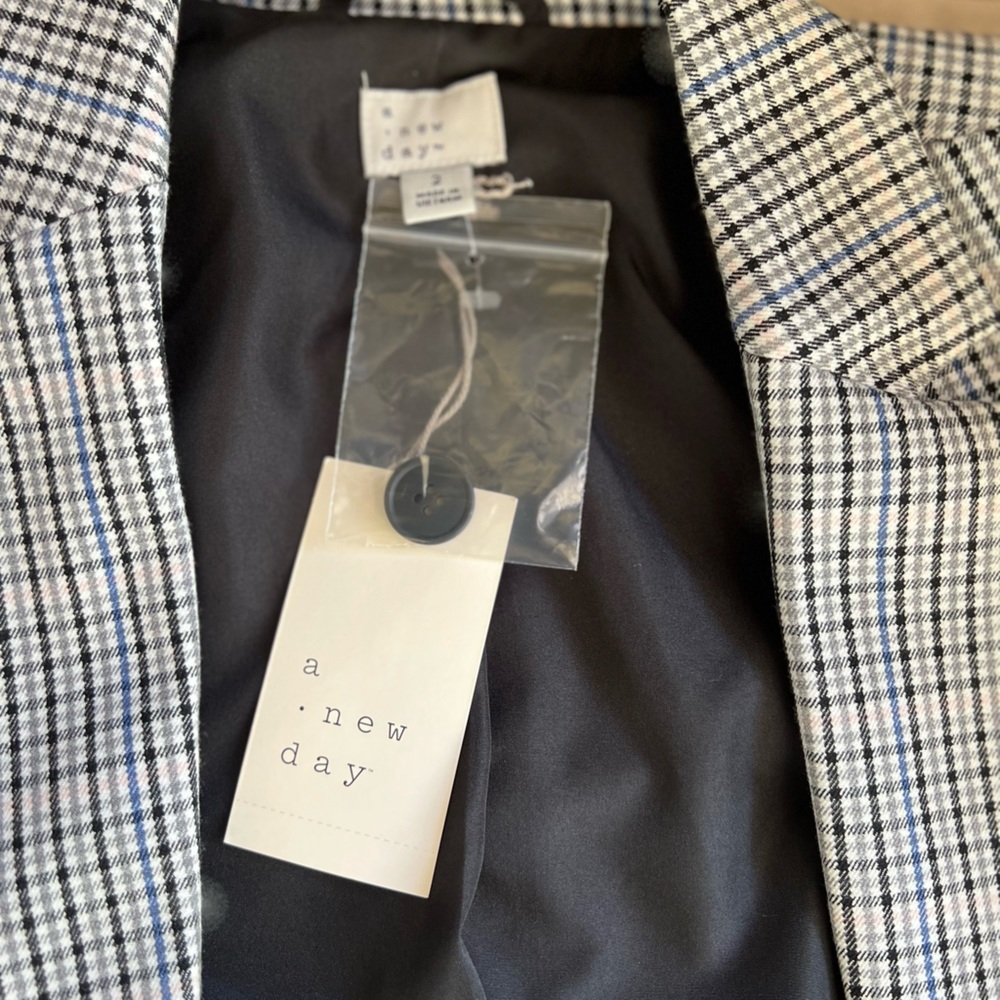 NWT, A Sweet NEW DAY blue and gray plaid Blazer..  Size 2-4 - Picture 9 of 9